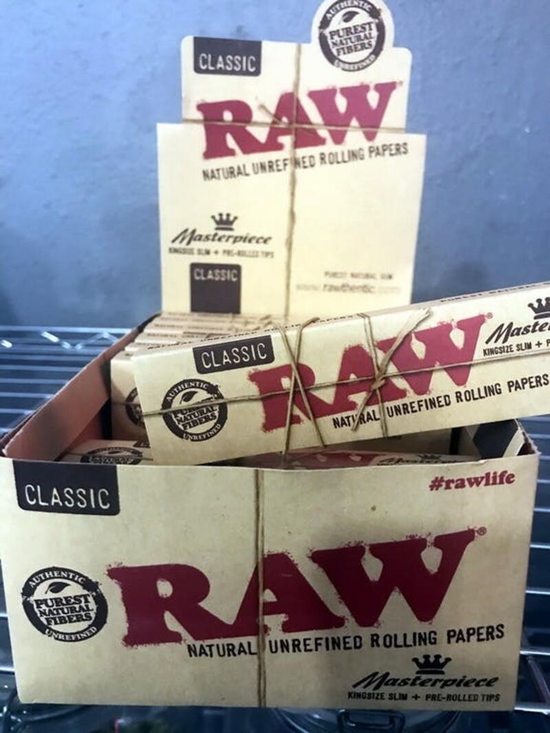 Raw "Masterpiece" Kingsize Papers + Prerolled Tips